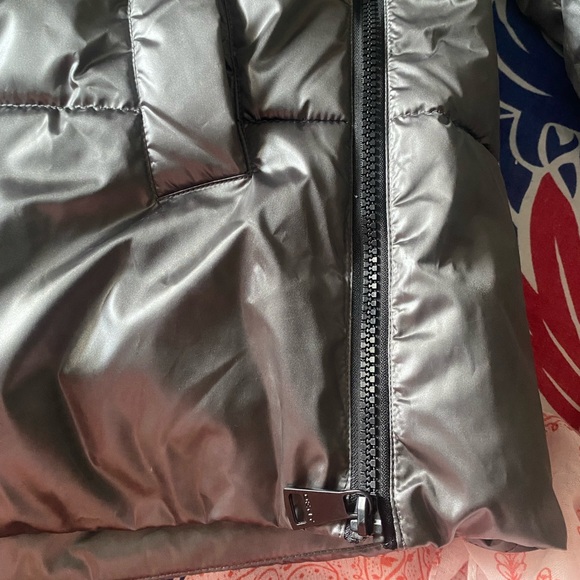 Brand new DKNY puffer Jacket - Picture 5 of 5